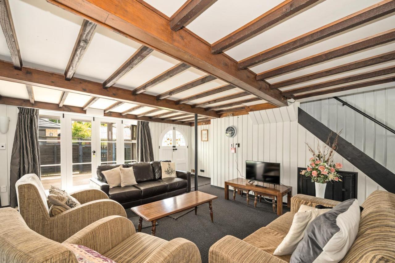 Springfield Rise Lodge - Rotorua Holiday Home Екстериор снимка